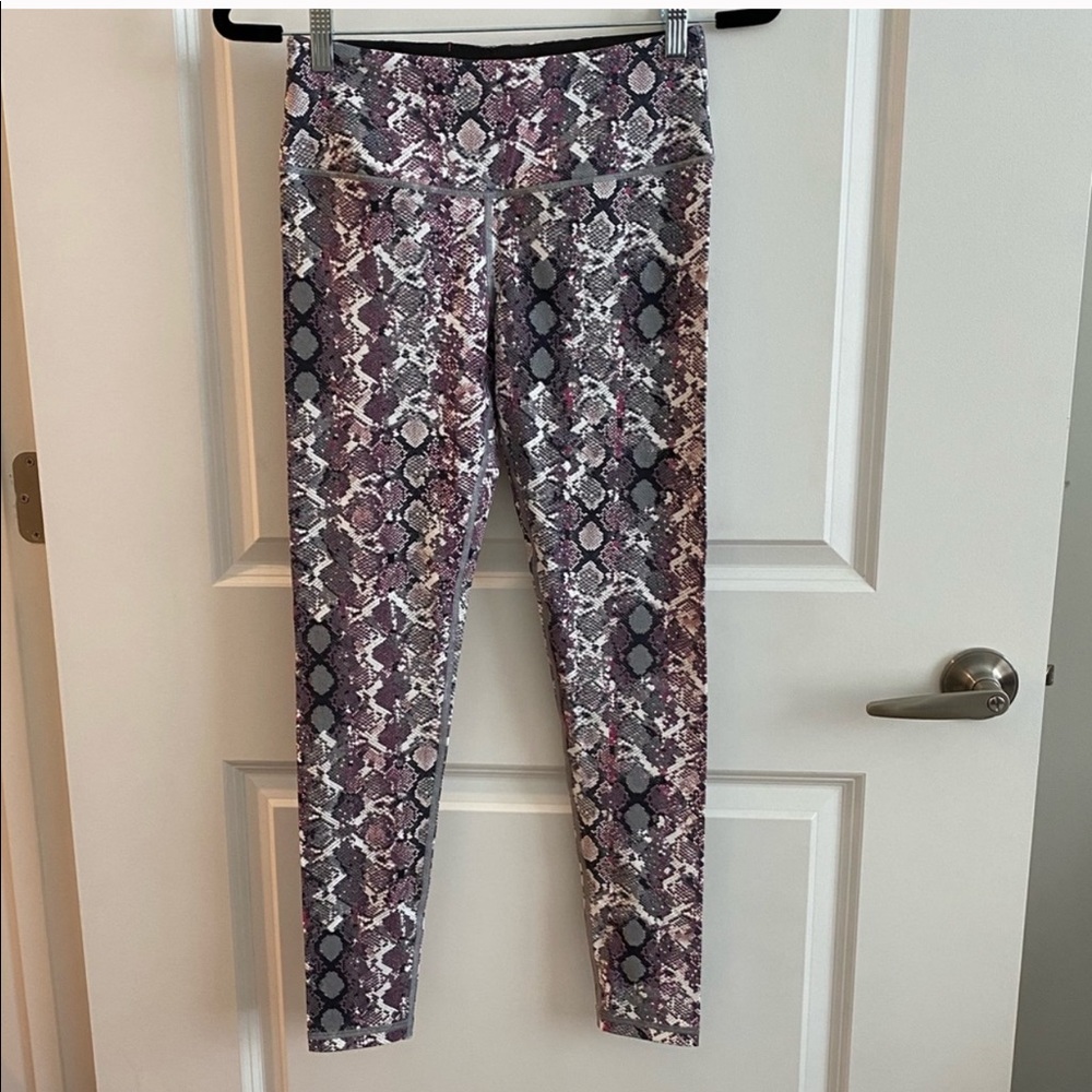 VS Sport snake print knock out legging